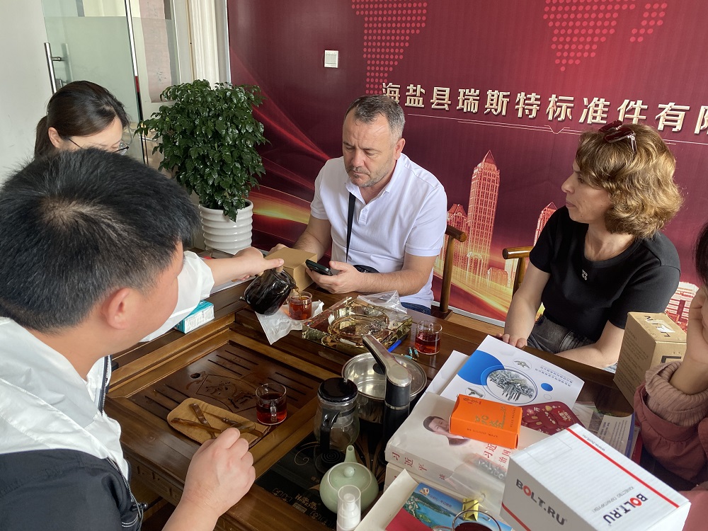 Witamy zagranicznych klientów, aby odwiedzić Xinhan Technology Co., Ltd